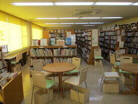 川辺公民館　図書室